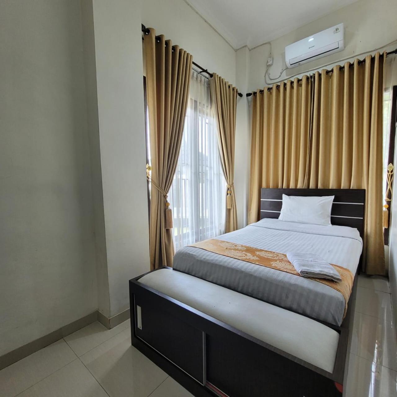 Mahakam Guest House パダン 部屋 写真